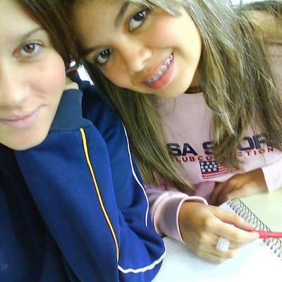 Admiro a las personas que con el corazón roto y lleno de problemas pueden levantar su mirada, snreír y decir estoy bien