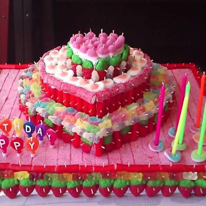 fantasiatartas's profile picture. Elaboración de todo tipo de tartas de chucherías y tartas dulces en general. Instagram: @fantasiaentartas   correo: fantasiaentartas@gmail.com