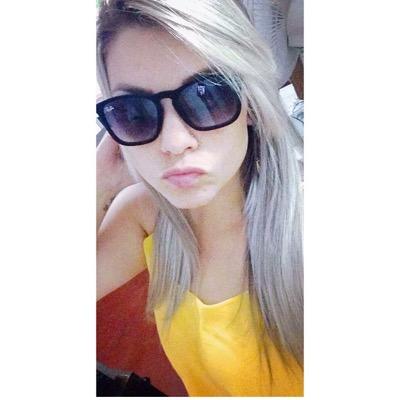 Que chova felicidade, e que eu me afogue em cada gota. Que haja tempestade, somente de coisas boas.
