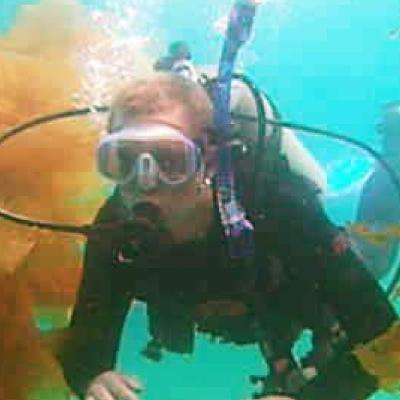 I love scuba diving and showing the world the amazing oceans 

I also believe all animals are beautiful and should be protected #peta