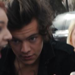 to meio haylor hoje então não me enche o saco btw i went to bangerzs tour