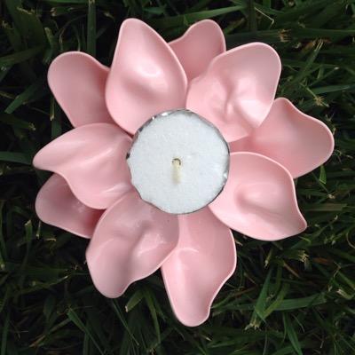 Selling handmade plastic flowers for home decor, candlelight, or hair pins! On Etsy, Facebook and Twitter!(: $13 on esty!
