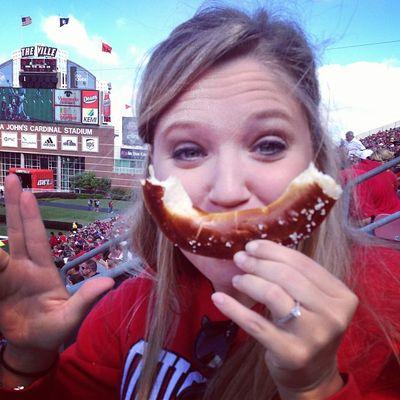 Teacher of words. Lover of all things Louisville. Learner of life. Garbage disposal of any Italian dish. Faithful citizen of 'Merica. ❤️