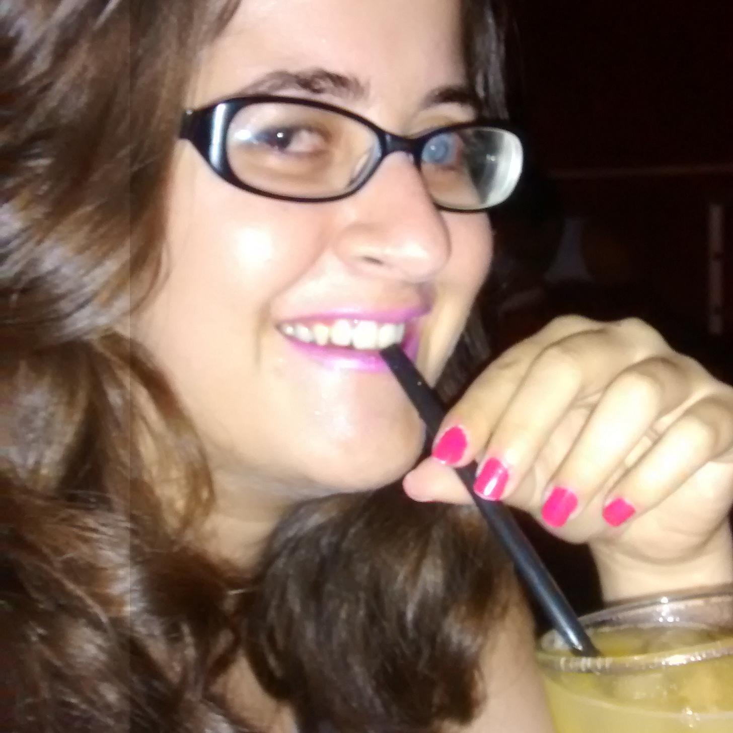 Sou uma pessoa alegre.que adora fazer novas amizades