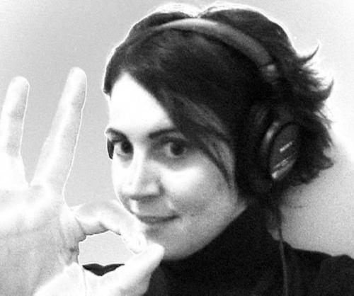 caitkaposhilin's profile picture. is listening to love