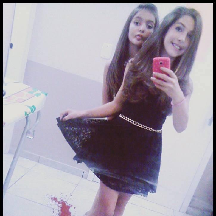 Priminhas *-*  Gabi é Arianator e Swiftie e tem 12 aninhos  *_* Amanda é  Little Black Star e tem 10 aninhos ^^... Nos sigam ^^