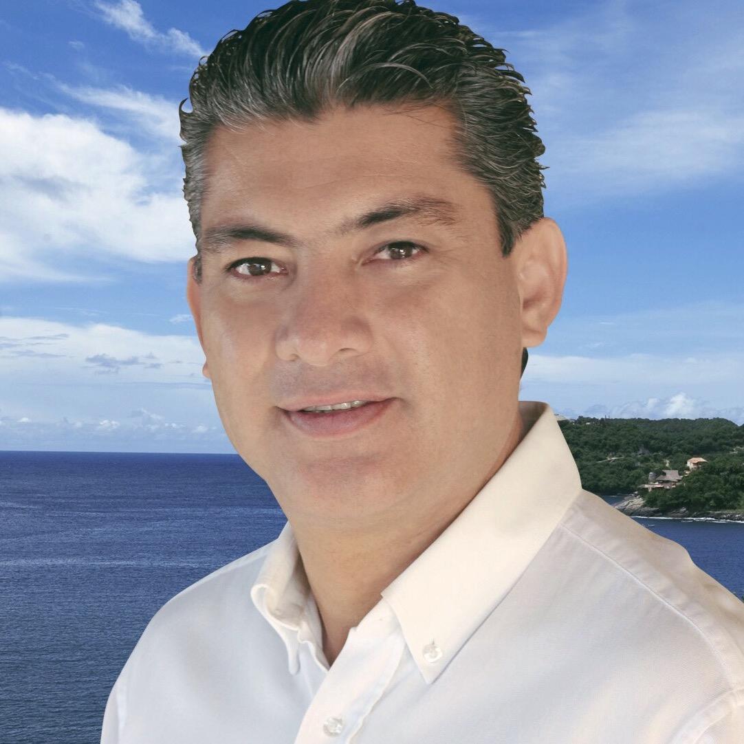 Lic. Administacion de Empresas ...Orgullosamente de la Costa Grande, casado con Wendy Carjabal , mis hijos Brisa y Eric.