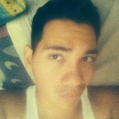 je parle francais et anglais aussi  I speak french and english.I like party all day ;) follow back for sure :)