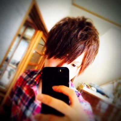 長野県住み 美容師目指してる高3の男子です。美容関係についてツイートしていきたいと思います。もしよければフォローお願いします!!