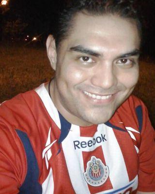 Ingeniero, músico, esposo y padre de dos perrijas.