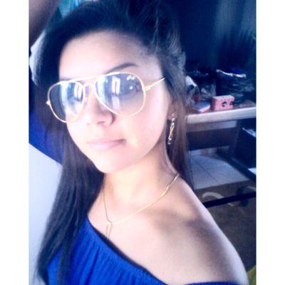 _  # Libriana , 19 anos,estudante ,Apaixonada pelos os amigos e familiares ,Pensa numa pessoa ciumenta, dramática, estranha, ás vezes chata.Sou EU *-*