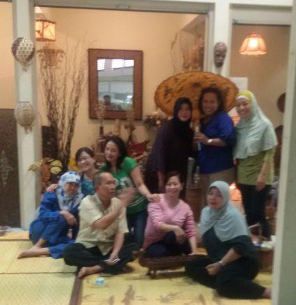 YohanaYs29's profile picture. 