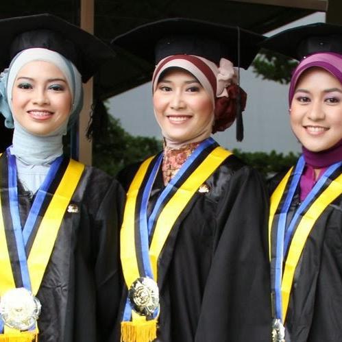 ulannputri's profile picture. Orang-orang yang paling berbahagia tidak selalu memiliki hal-hal terbaik, mereka hanya berusaha menjadikan yang terbaik dari setiap hal yang hadir dalam hidupny