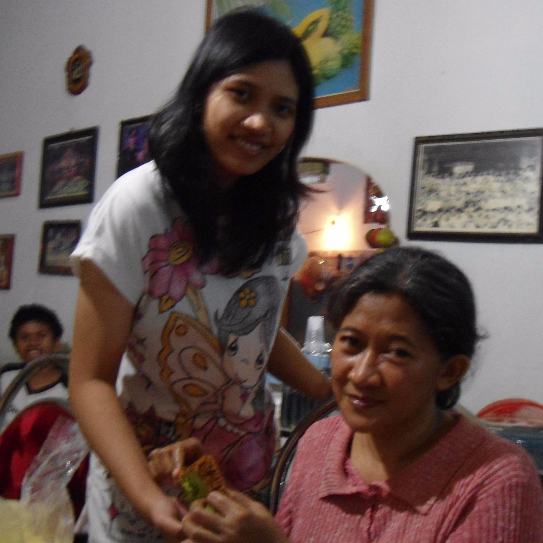 RatihrdDewi's profile picture. 