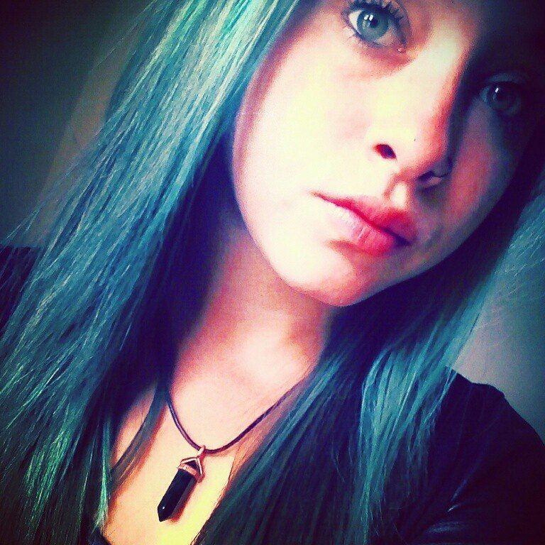 hey my name is savannah im 18teen years of age i love music i love @sleepingwithsirens and @joshhenderson i watch Dallas a lot. all my hair is turquoise.
