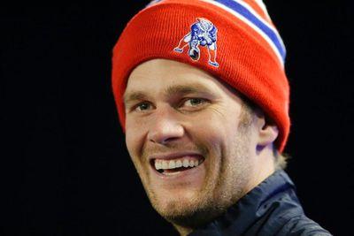 Tom Brady,New England Patriots,NFL,sapkák ,kalapok,sisakok. Póker.Hazugságok,emberi viselkedések.