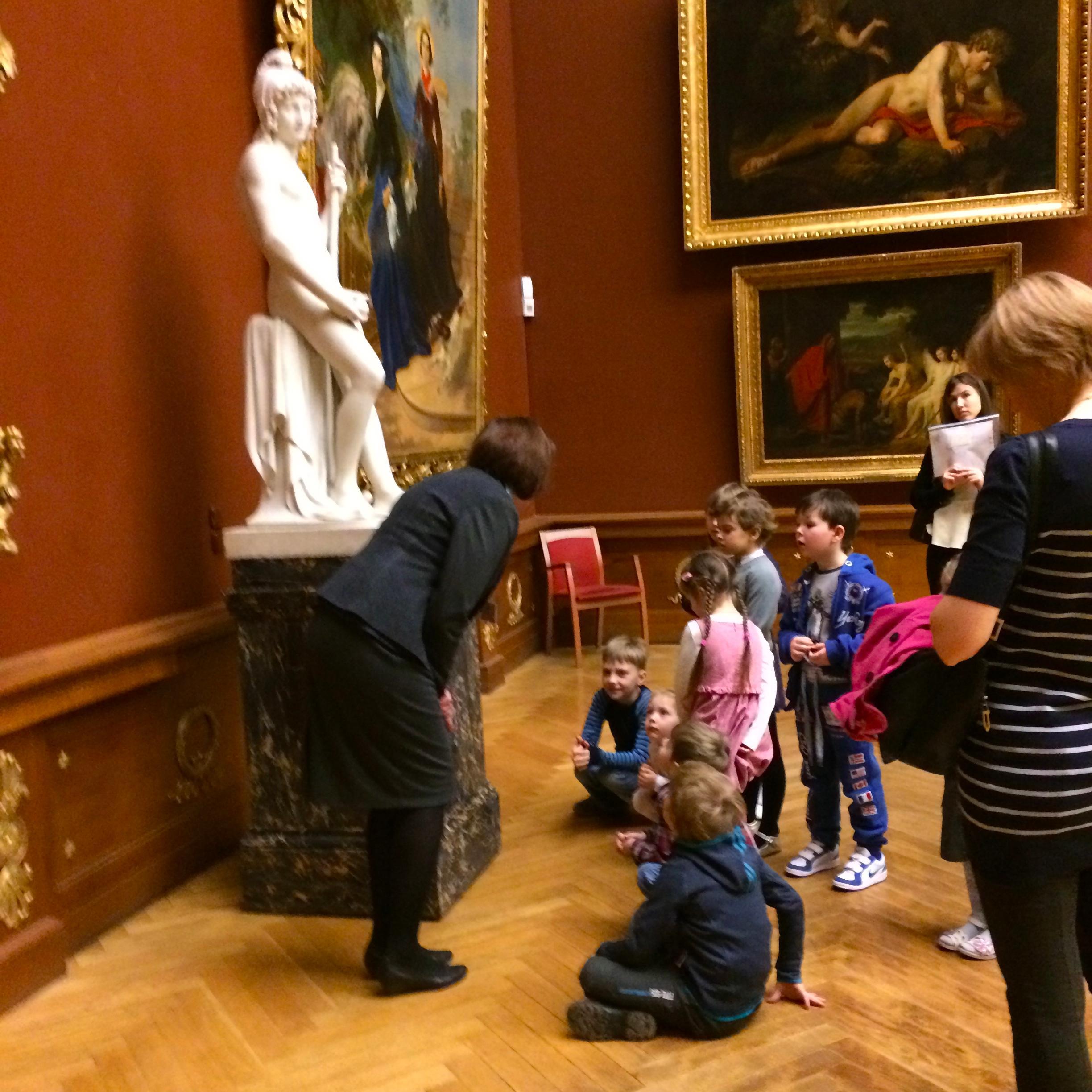 RLS_Creative's profile picture. A Russian translation company offering certified translation, interpreting, voice-over, cultural briefing, copy writing and PR services (set up in 1995)