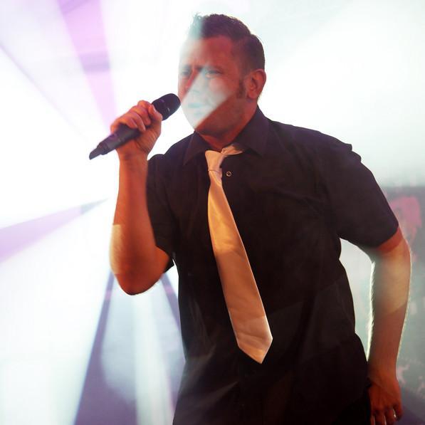 Singer Danny Mountain-Party and Wedding Entertainment-PLUS-Dancers, Tribute Acts & DJ's
