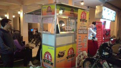 depan ahas dan di pumanisa unissula lantai 2 dy crepes