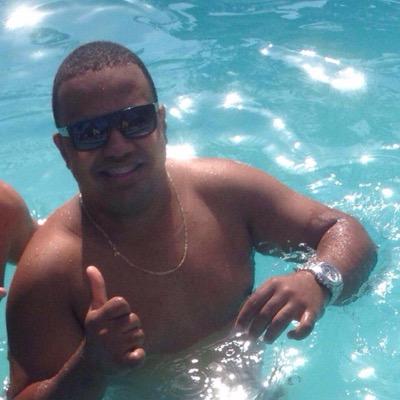Enquanto a cor da pele for mais forte que o brilho dos olhos haverá guerra.
...(Bob Marley)