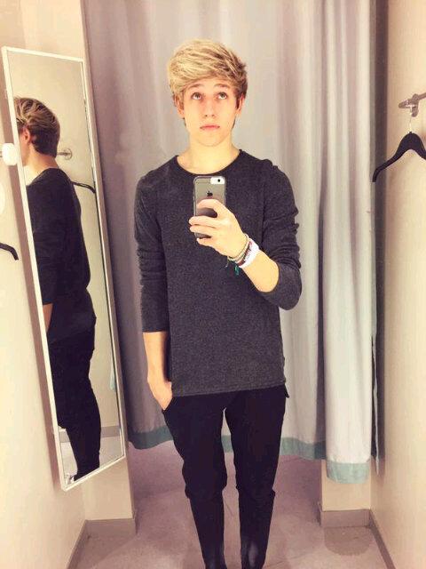 Fanmade | Band Twitter @thetide | IG: @thetidedrew | Follow me @jess_flora