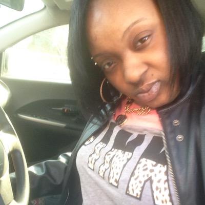 ThatzJay's profile picture. love live laugh
❤️