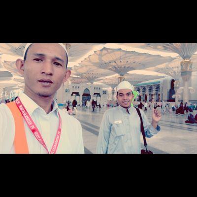 #manjaddawajadda
Utk apa KEKUASAAN jk tak dukung KEIMANAN | Utk apa JABATAN jk tak berguna utk KEISLAMAN | Utk apa KEPINTARAN jk diam Al-QUR'AN dinistakan.