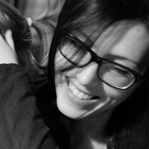 Maman 24h/24, édimestre, animatrice de communautés Web et lectrice insomniaque. Aime les chats, Barcelone, Iron Maiden, l'été, le vin blanc et le chocolat.