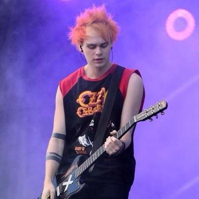hey cutie please follow @replaysoml or i am going to unfollow you tysm ily!