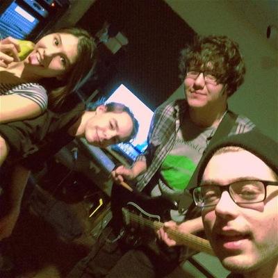 Maji is a four piece alt rock band in Los Angeles including Izzy Spring on vocals, Mark Viera on guitar, Alex Vincent on bass, and Jasper Harris on drums.