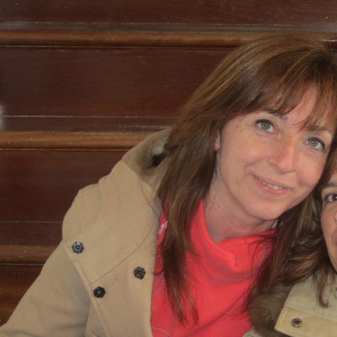 Licenciada en Comunicación, Sales manager y Formadora.  Vender en tiempos díficiles. Mujercit@squieroserescritora.