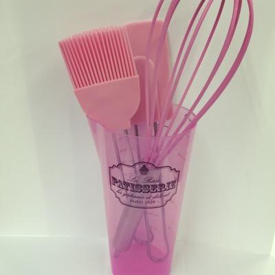 georgia seville my media course work! everyone follow! The fresh new look into the world of baking, piping hot mag! http://t.co/JPYDTcp87i