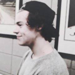 Follow @hazzaslutz