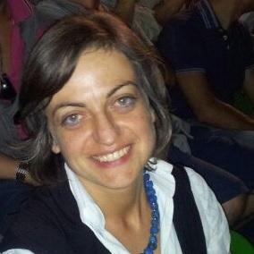 Avvocato, impegnata nel volontariato nonché speaker di radioruoti web