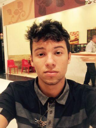 → Eu sei que toda noite você vem aqui pra me stalkear ←