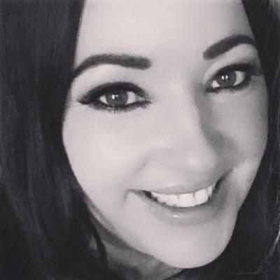 I am a bubbly brunette who plays golf and loves working for chanel. The most inportant thing to me in my life is my husband and our families❤️
