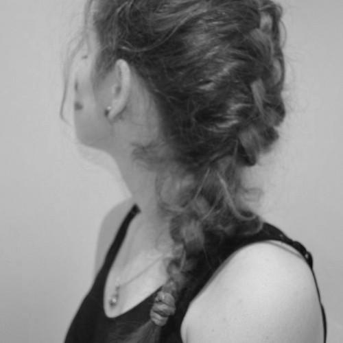 [Music to me is the air that I breathe. It's the blood that pumps through my veins that keeps me alive.] -The Beatles. B∞ks.- *Phie*