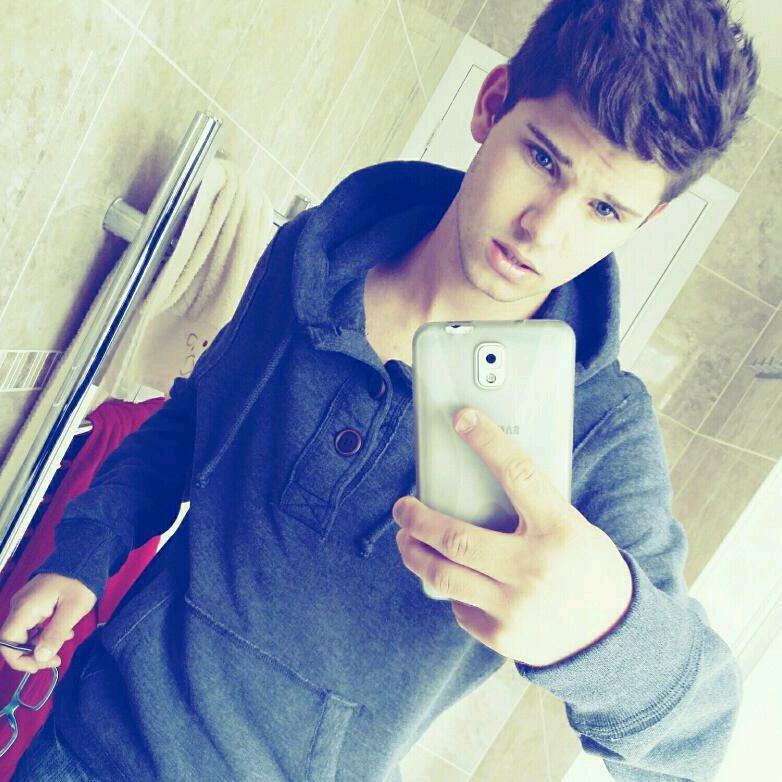 16 year old Singer:) https://t.co/5rxAcmWDfQ
Contact:fabiansofficial@gmail.com