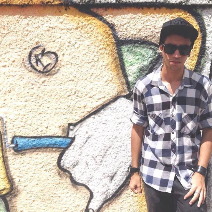 013 Baixada Santista, 19 anos, Apaixonado pela música.

O tempo é rei