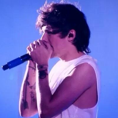 follow @Stylinsooooooon bc she follows you with her saved