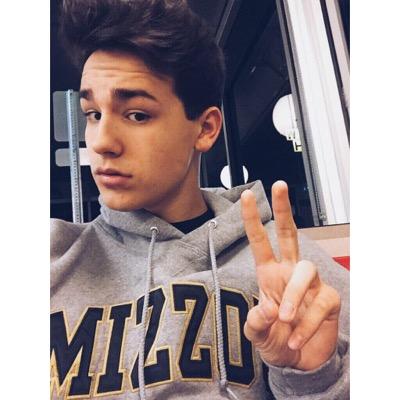 crazy how one kid that sings a few songs can make me so happy.