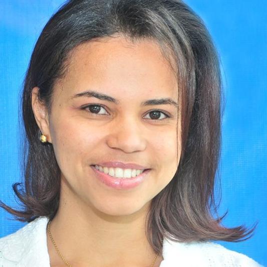 Hija del Dios viviente, soñadora, distraída, periodista, responsable de lo que digo y callo.