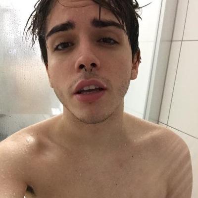 j'ai pas d'idée pour ma bio donc voilà://