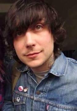 Singer/ SongWriter  #MCR #BVB #AFI #TheUsed  #ETF some of my favorite bands  Follow Me :)