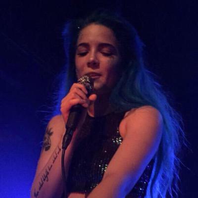 follow @DEPRIVEDHALSEY because i gave you a free follow and itd be v kind of you :-))))