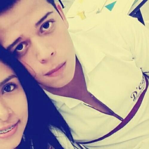 Se pillo a daavid escobar en la clinica valle de lili sacandose examenes de vih yo y mis dos amigos decidimos esperar haber que pasaba  al salir del consultorio