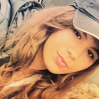 Dania15L's profile picture. 