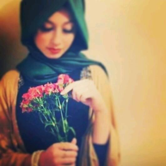 ‏‏ولأني شرقية .. أنثى أتكحل بالحياء في حروفي
ولو كتبتك بحرف من الغزل لأذبت الدم في وريدك
^ insta : Roseykh ^