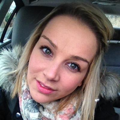 27 year old senior support worker. Lives in pontefracf near leeds. always up for a laugh  xxx