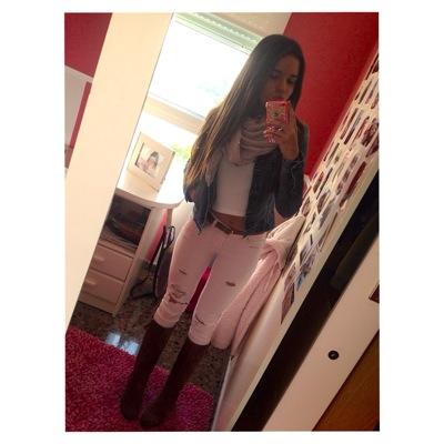 carlauceda's profile picture. ✨quien tiene magia no necesita trucos ✨  
iaia te vuic